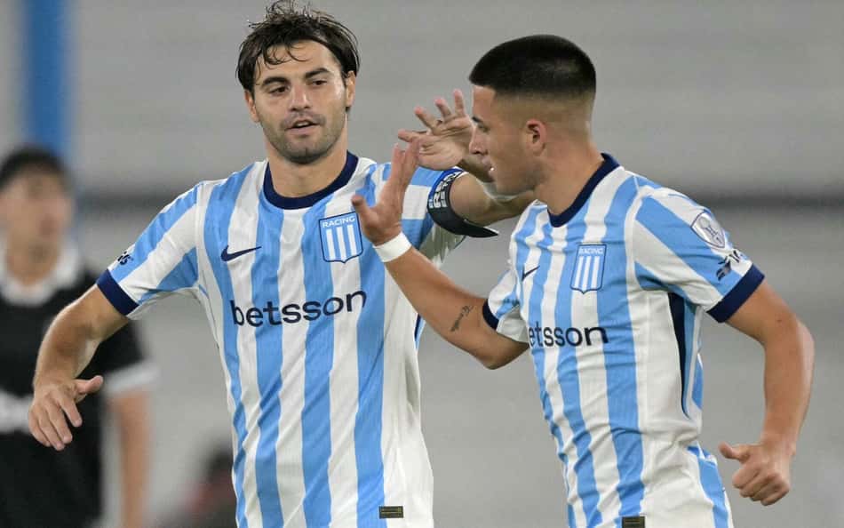 Santiago Sosa comemora seu gol no jogo do Racing contra o Botafogo pela Sul-Americana