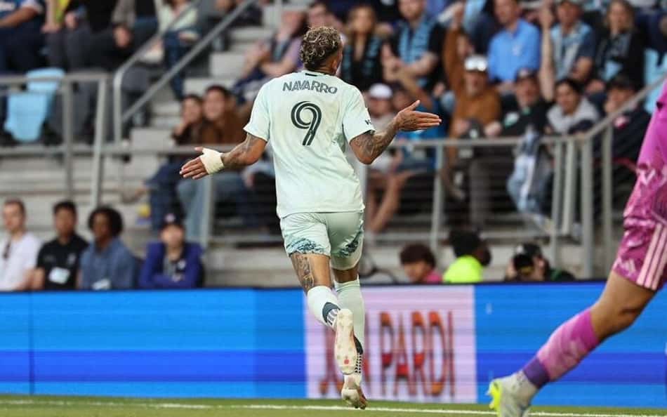 Rafael Navarro em ação pelo Colorado Rapids (Foto: Divulgação/Colorado Rapids)