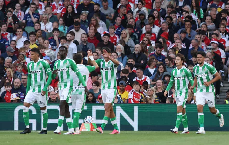 O Real Betis venceu o Arsenal por 3 a 1 em amistoso de pré-temporada
