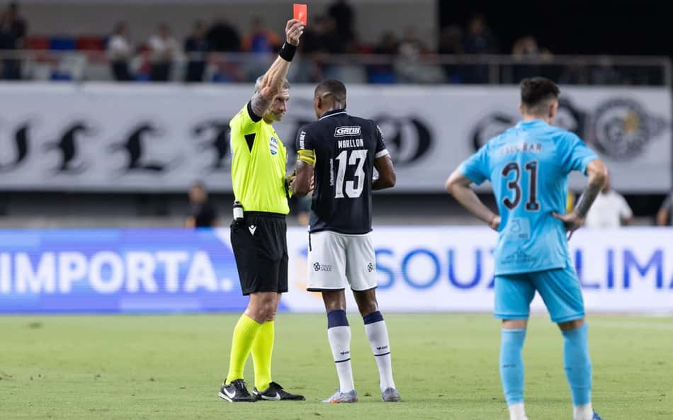 Anderson Daronco expulsa Marllon em Remo x Santos pela Copa do Brasil