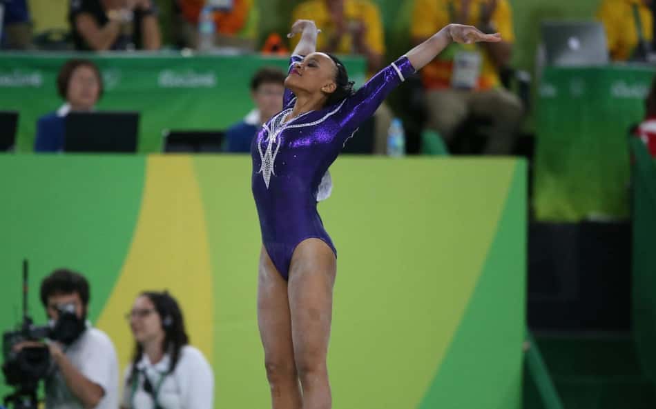A ginasta Rebeca Andrade durante sua apresentação de solo nos Jogos Olímpicos Rio 2016