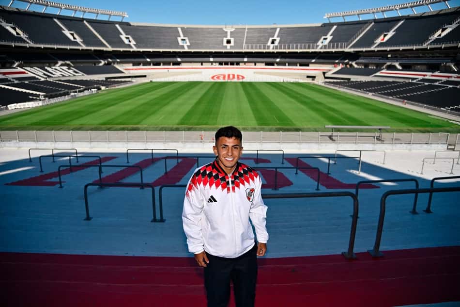 Ex-alvo do Flamengo, Thiago Almada foi anunciado pelo River Plate