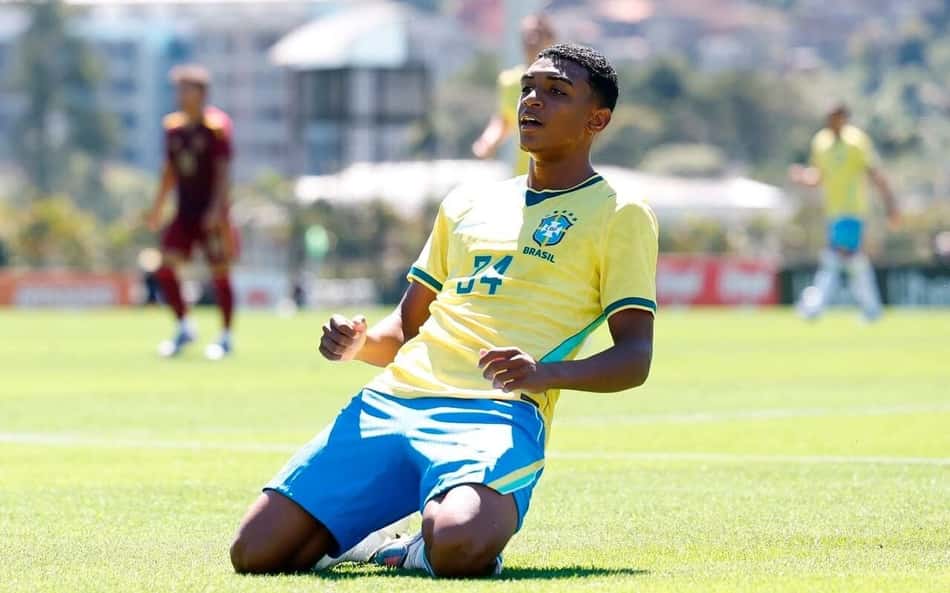 Rodrigo Júnior comemora gol para o Brasil Sub-17