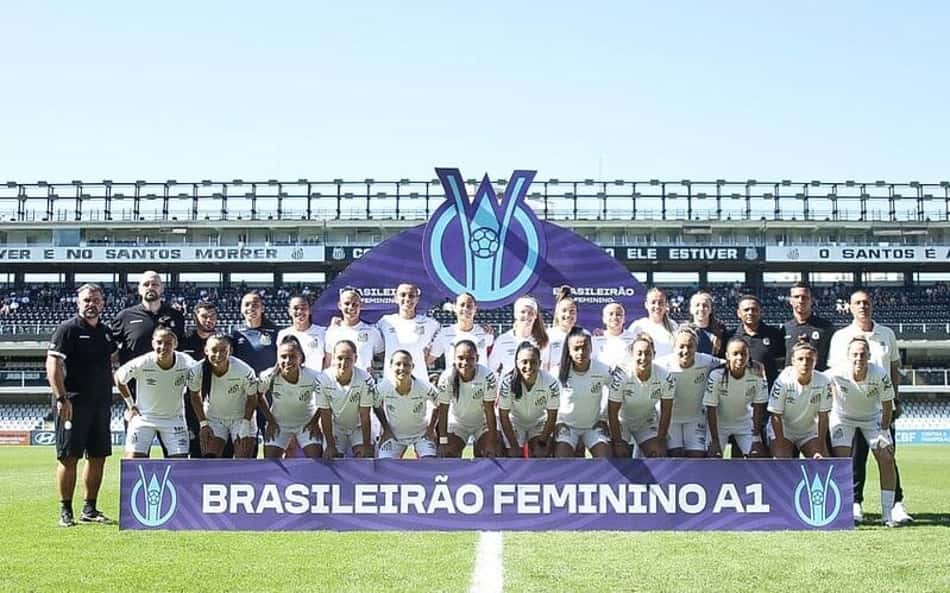 Sereias da Vila em duelo pelo Brasileirão A1, na Vila Belmiro. (Foto: Reinaldo Campos/ Santos FC)