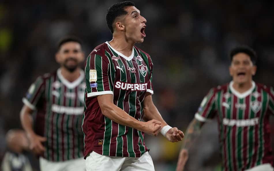 Serna comemora gol da virada do Fluminense sobre o Remo pelo Brasileirão