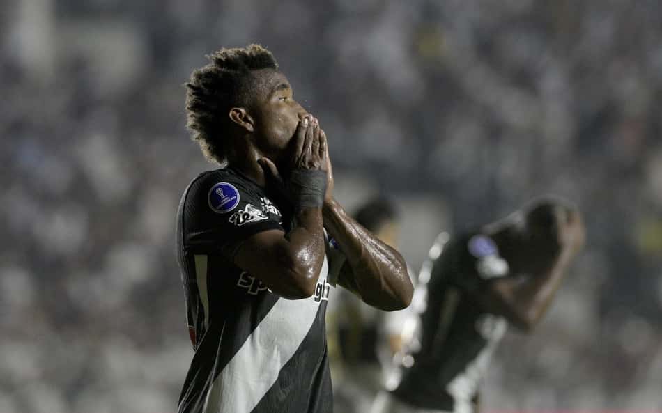 Thiago Mendes lamenta empate do Vasco contra o Olimpia pela Sul-Americana