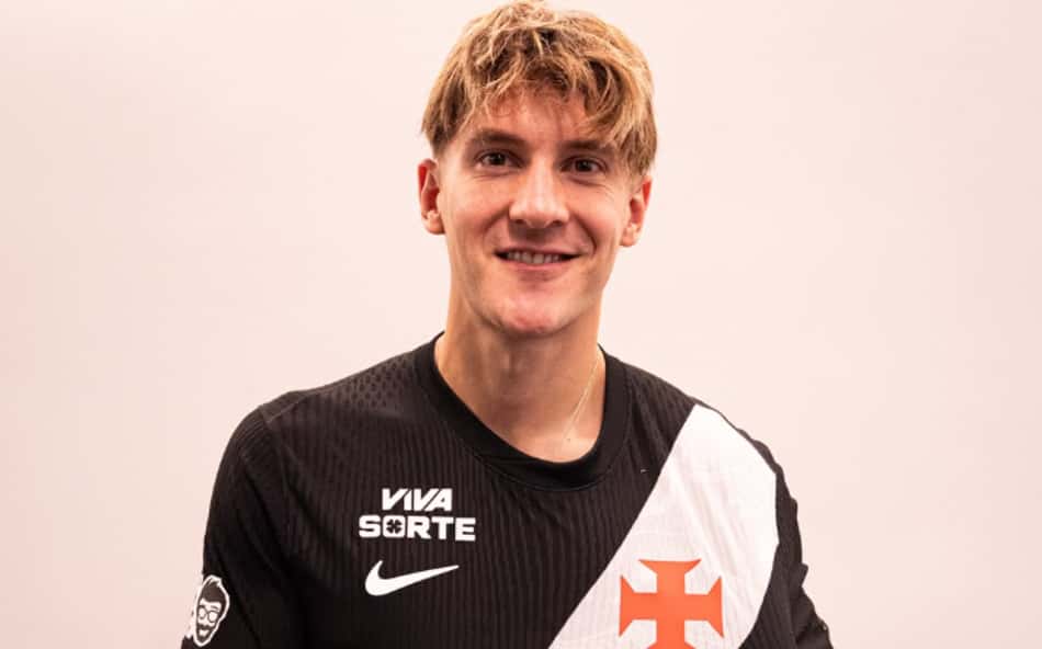Facundo Colidio durante desembaque no aeroproto para chegar ao Vasco