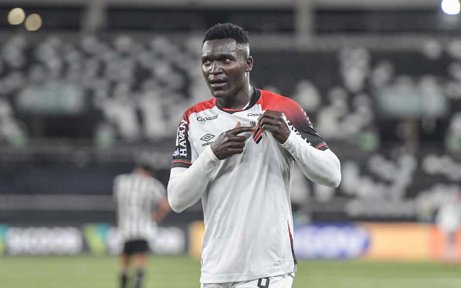 Viveros comemorando o gol contra o Botafogo