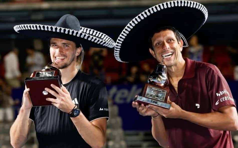 Vestindo sombreros mexicanos, Alexander Zverev e Marcelo Melo mordem os troféus do ATP 500 de Acapulco