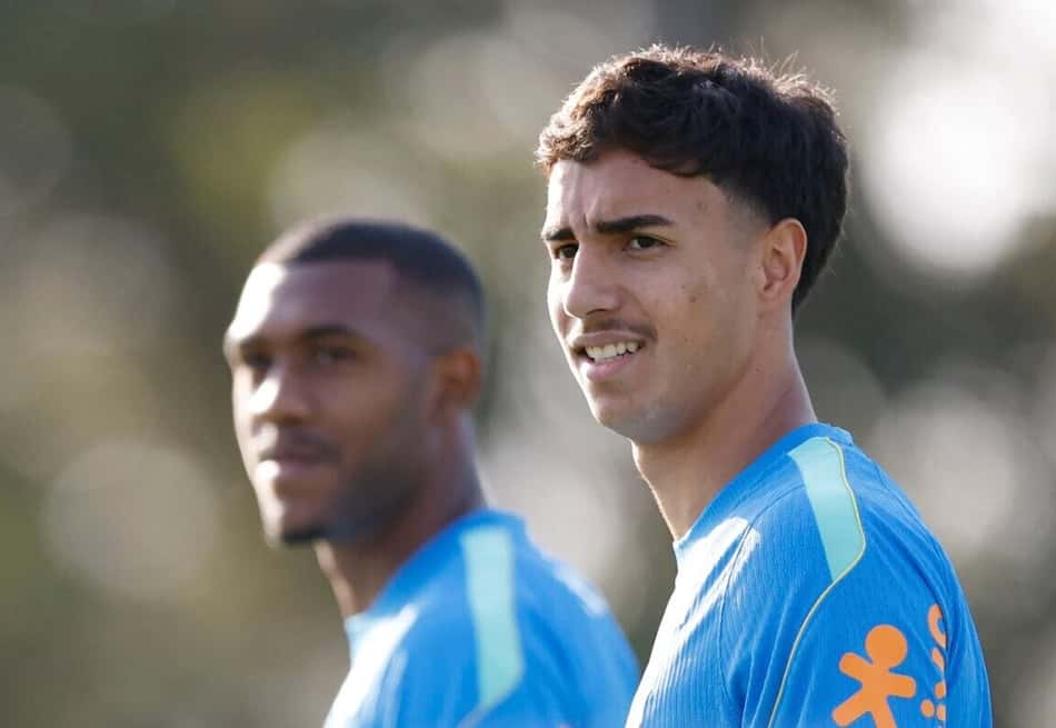 Rayan (e) em treino da Seleção Brasileira em Brisbane