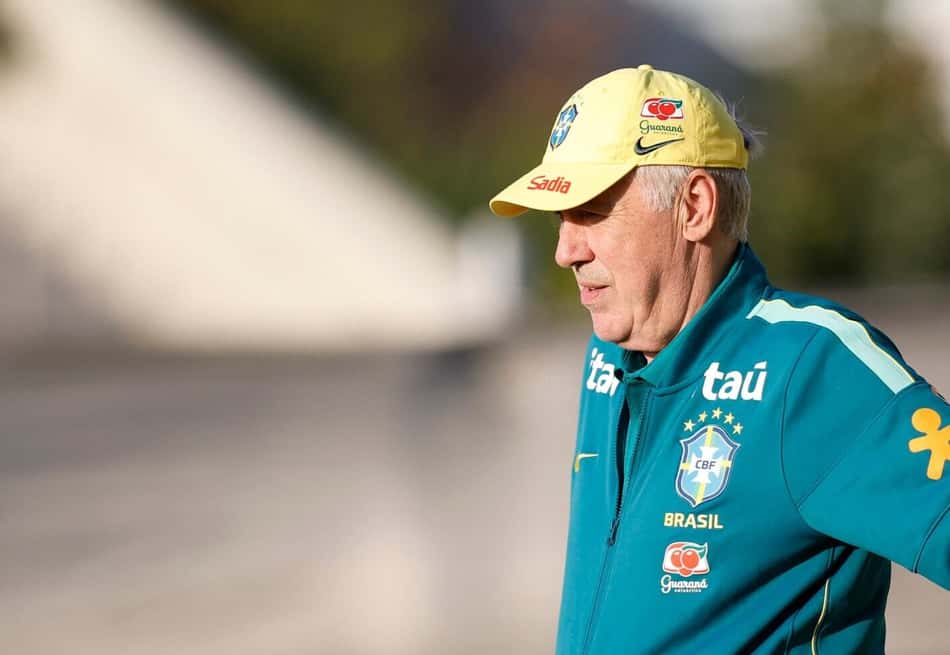 O técnico Carlo Ancelotti em treino da Seleção Brasileira em Brisbane