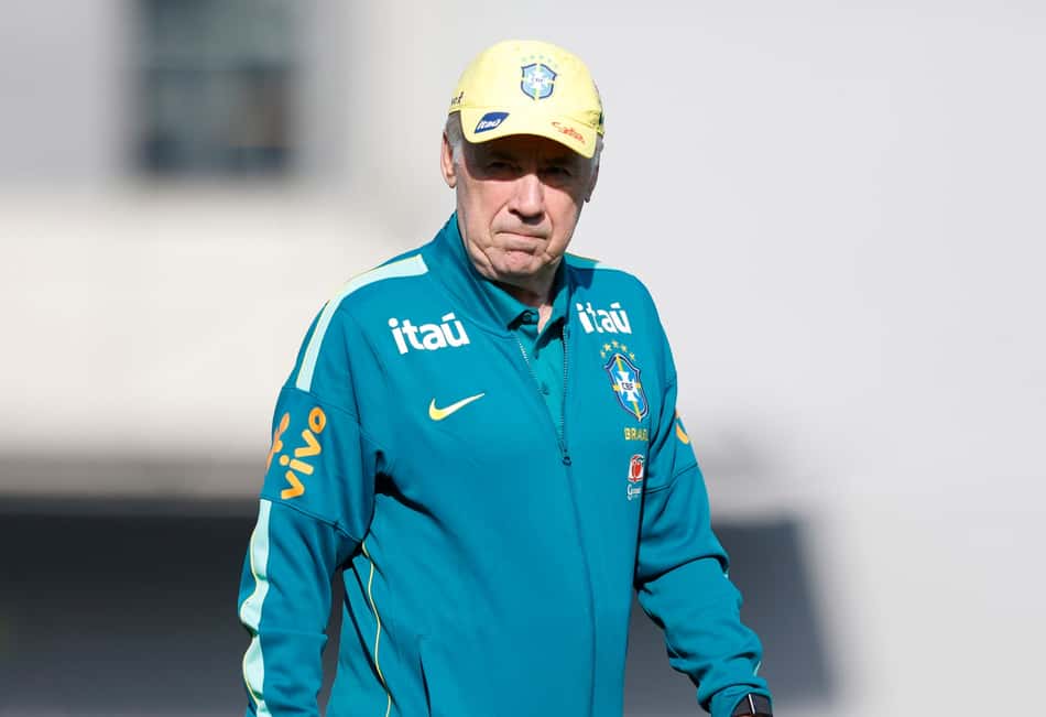 O técnico Carlo Ancelotti em treino da Seleção Brasileira em Brisbane