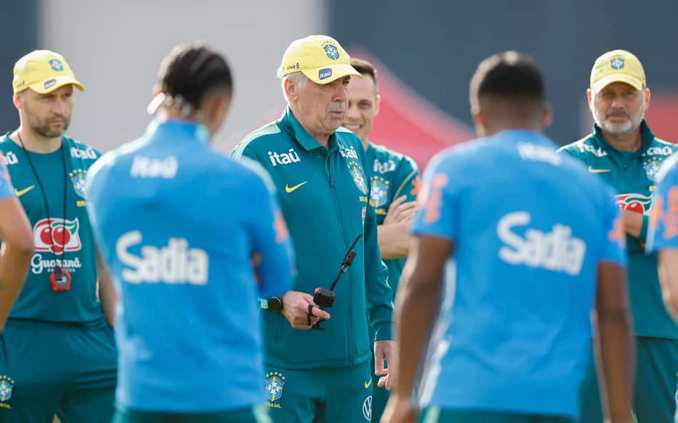 O técnico Carlo Ancelotti em treino da Seleção Brasileira em Brisbane