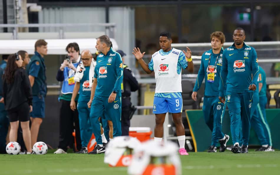 Endrick durante amistoso da Seleção Brasileira, na última sexta-feira (25).