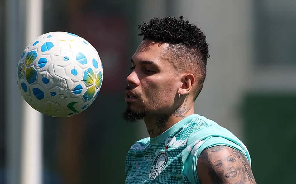 Paulinho foi ao gramado no treino do Palmeiras neste sábado (26)