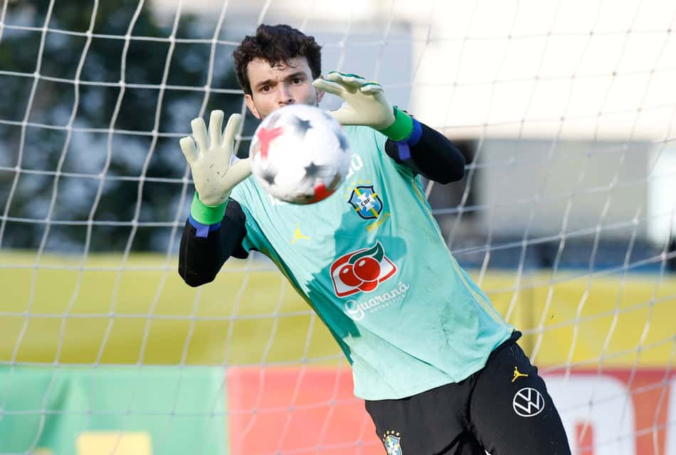 Otávio em treino da Seleção Brasileira