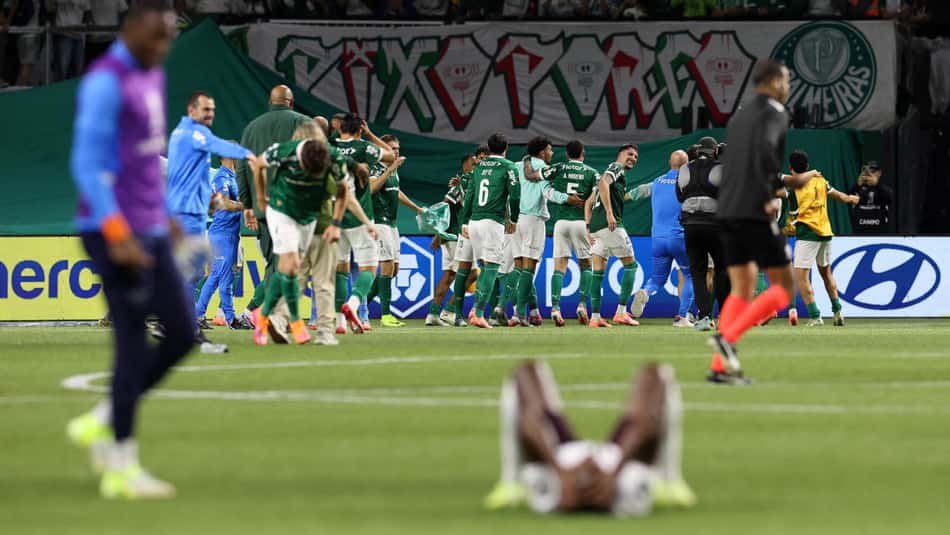 Os jogadores do Palmeiras comemoram a classificação para a final da Copa Libertadores, após partida válida pela semifinal de volta, contra a LDU.