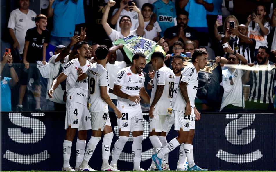 Santos vence o Atlético-MG com gol de Moisés, na Vila Belmiro. (Foto: Marcello Zambrana/AGIF/Folhapress)