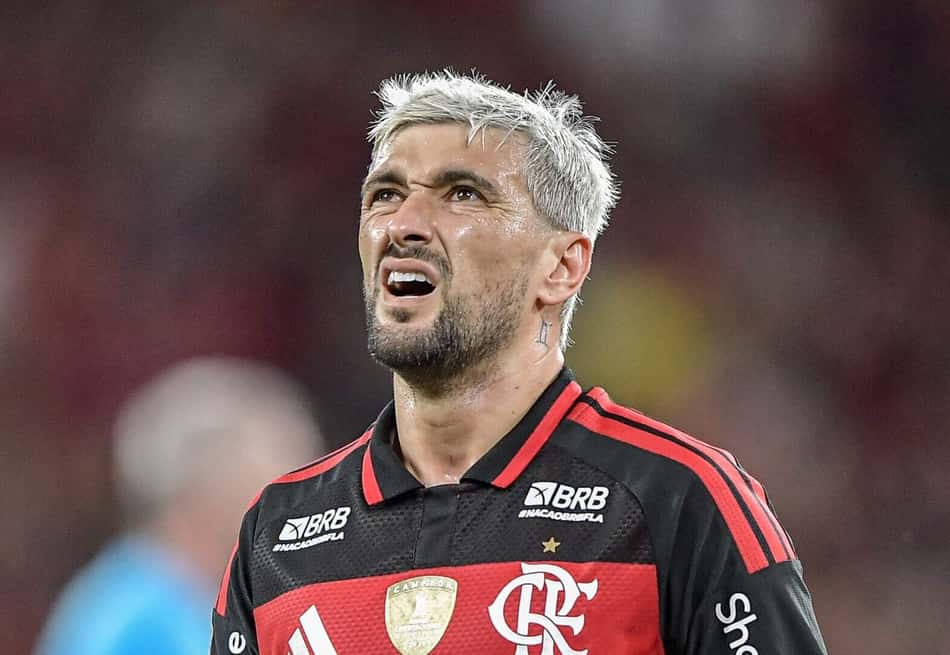 Arrascaeta se lamenta em jogo do Flamengo (Foto: Thiago Ribeiro/AGIF/Folhapress)