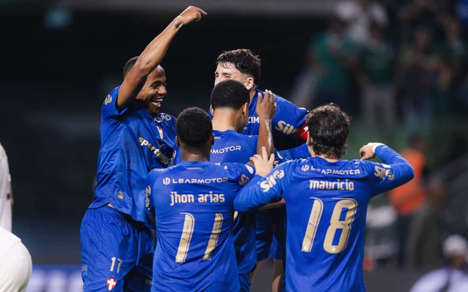 Jogadores do Palmeiras comemoram gol marcado