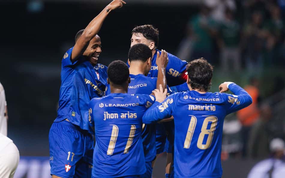 Jogadores do Palmeiras comemoram gol marcado