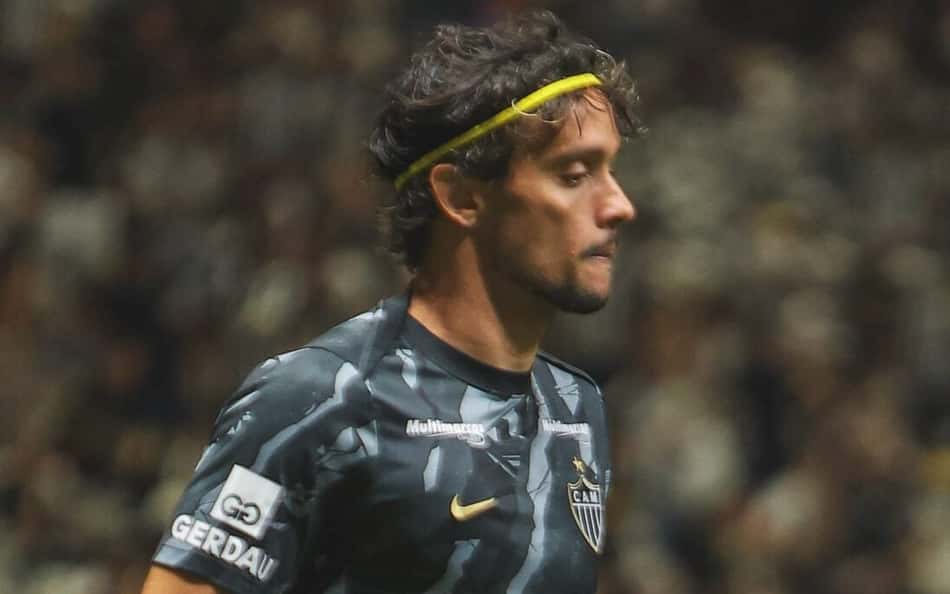 Meio-campista Gustavo Scarpa.