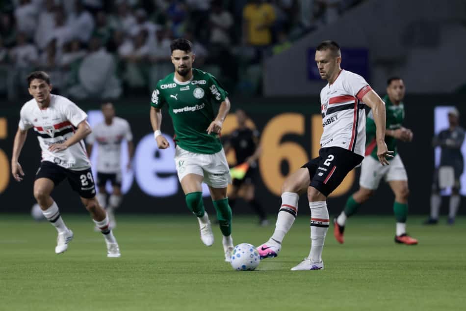 Rafael Tolói contra o Palmeiras