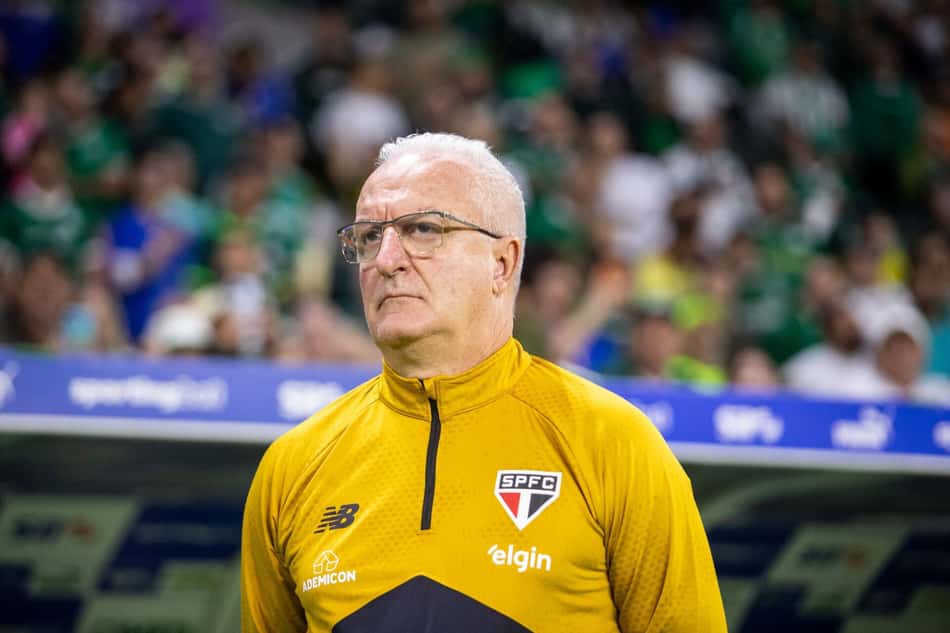 Dorival Júnior durante clássico contra o Palmeiras.
