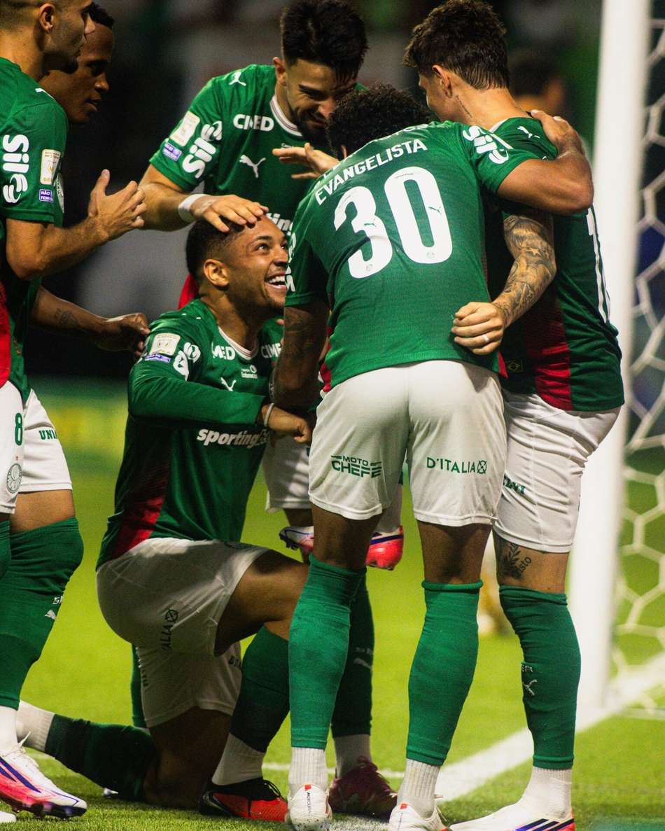 Vitor Roque  