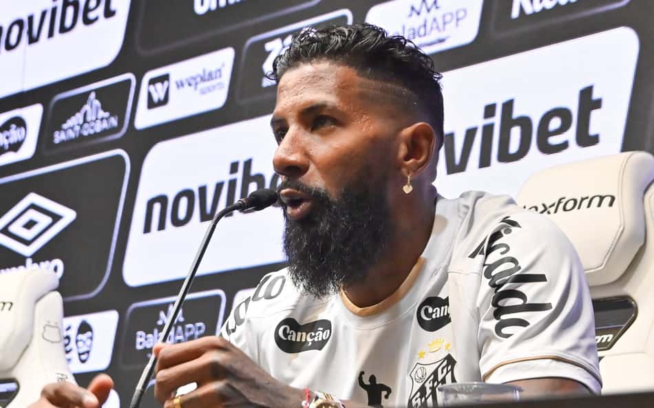 Rodinei apresentado como reforço do Santos.
