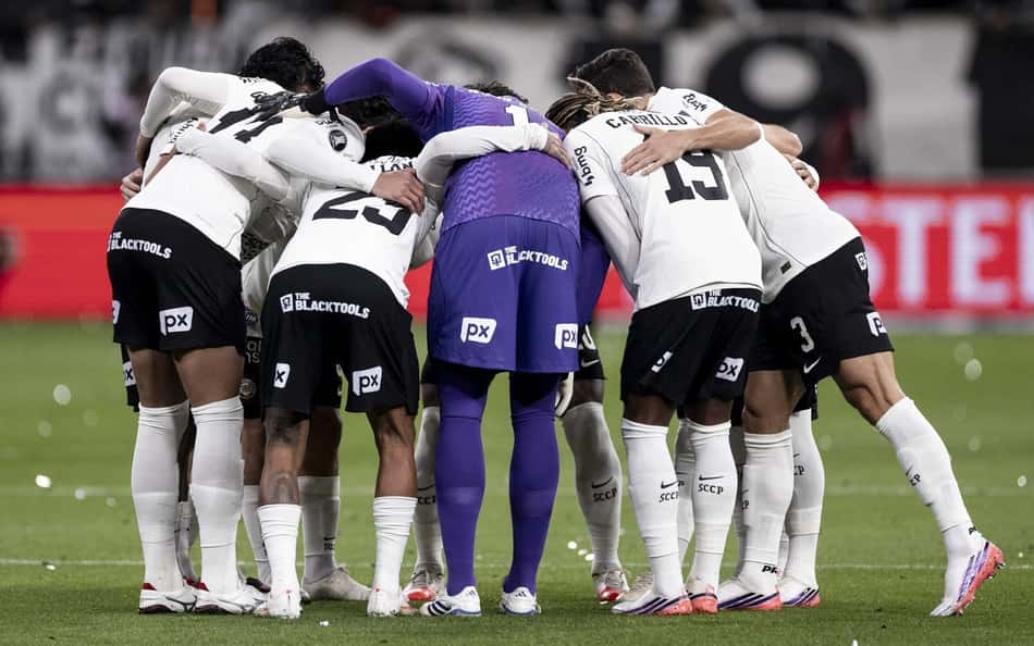 Time do Corinthians reunido antes da partida na Neo Química Arena