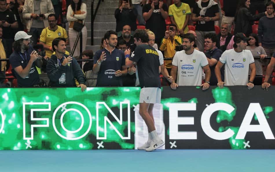 João Fonseca em partida válida pela Copa Davis de Tênis