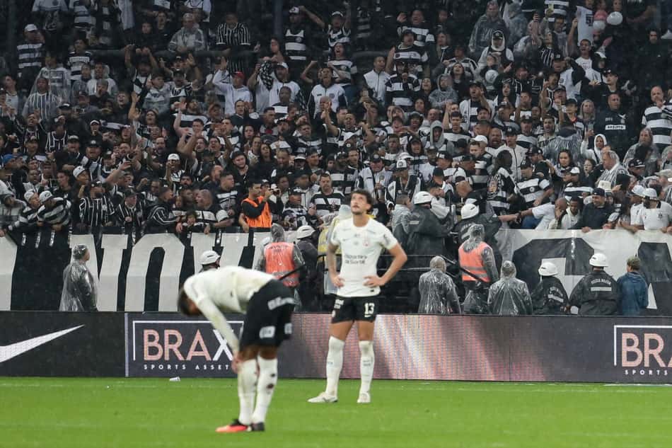 Torcida do Corinthians na Neo Química Arena