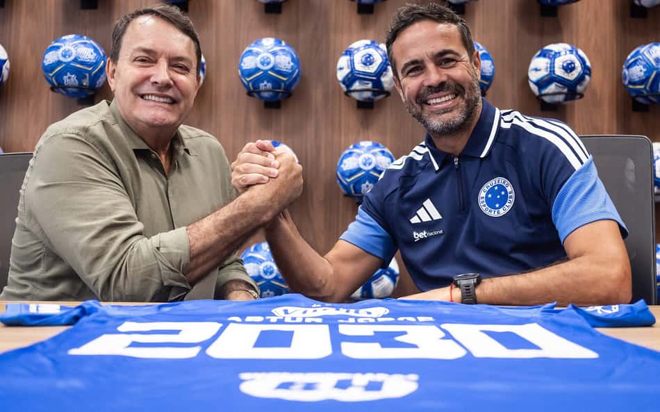Renovação do técnico Artur Jorge, na Toca 2 (Foto: Gustavo Aleixo/Cruzeiro)