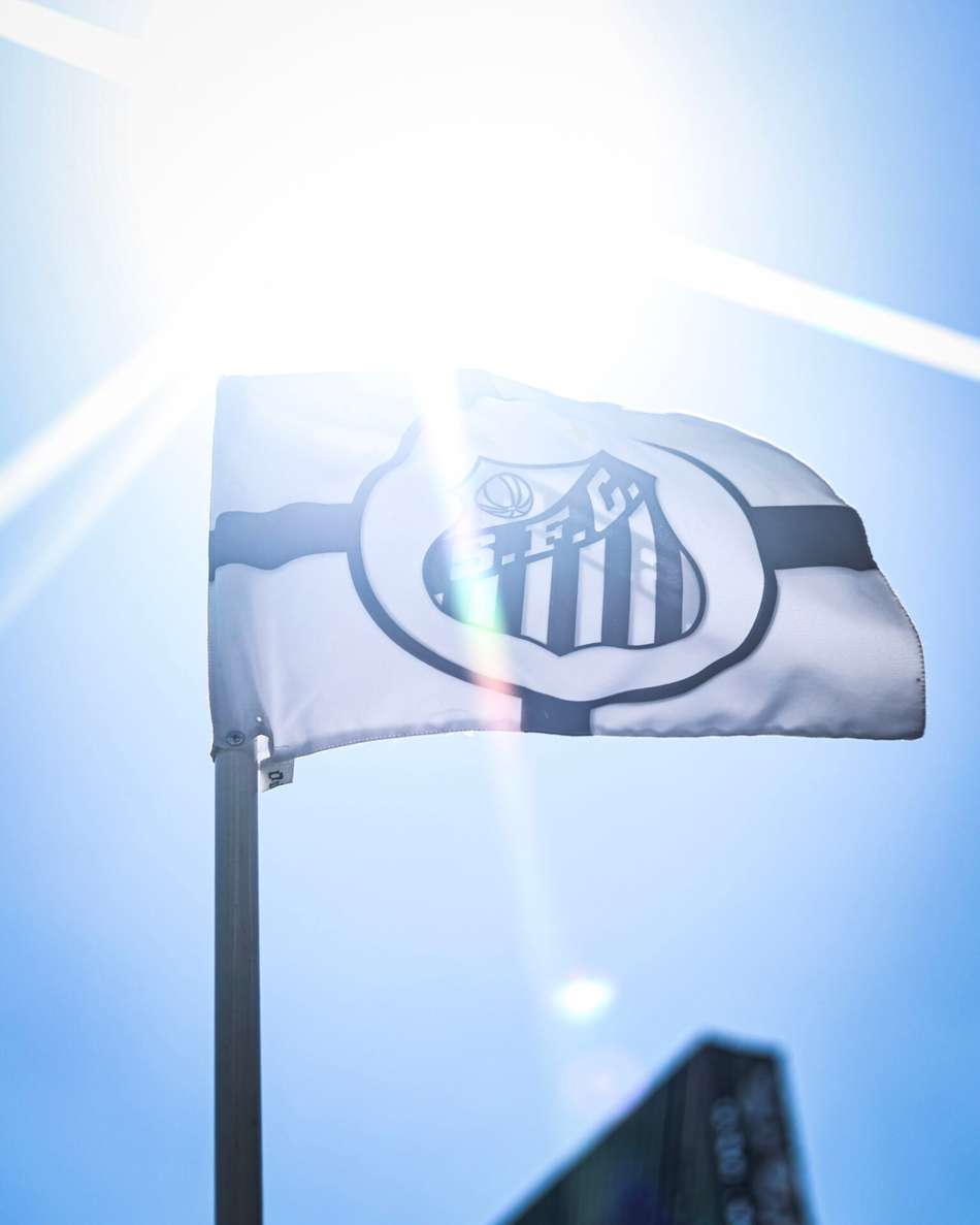 Bandeira do Santos dentro da Vila Belmiro.