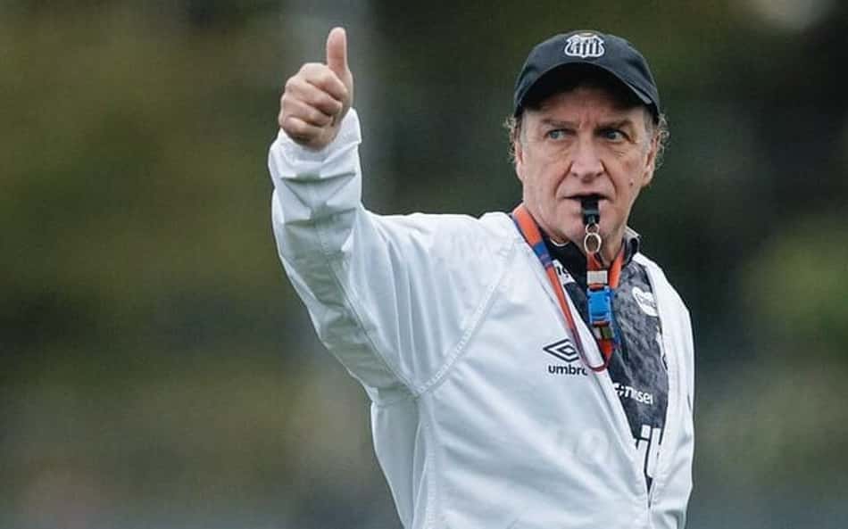 Cuca comanda treino do Santos no CT Rei Pelé. (Foto: Raul Bretta/ Santos FC)