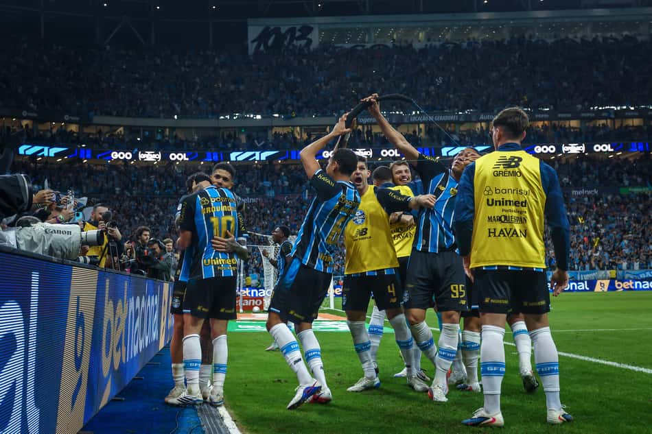 Lance da partida entre Grêmio e Internacional, disputada na noite desta quinta-feira, na Arena do Grêmio, válida pelas quartas de final da Copa do Brasil 2026.