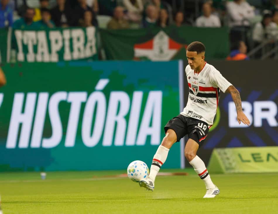 Djhordney durante o clássico contra o Palmeiras.