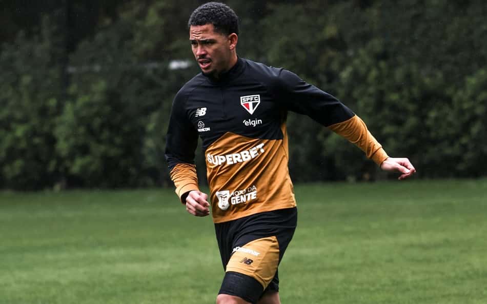Luciano durante treinamento do São Paulo neste domingo (13).
