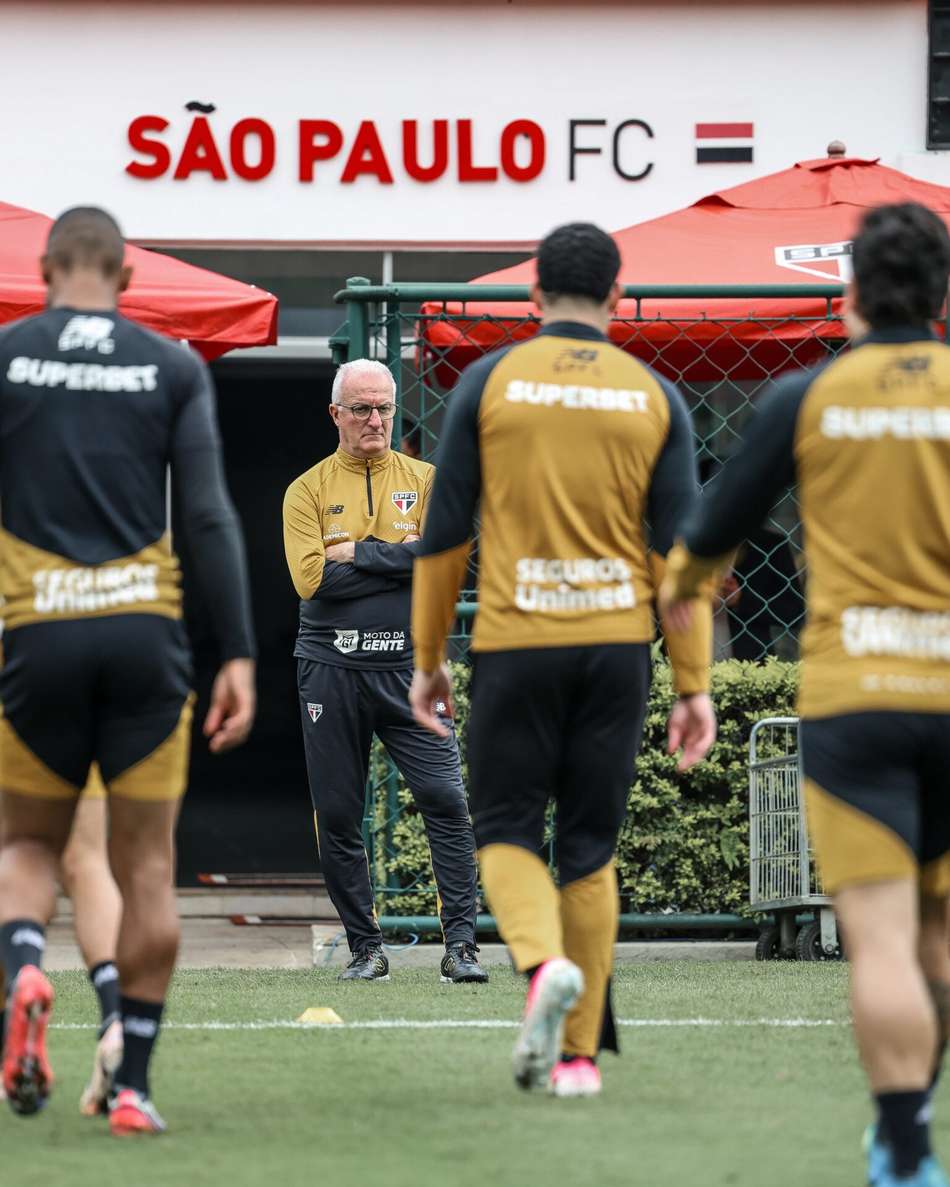 Dorival Júnior durante treinamento do São Paulo durante a Data Fifa.