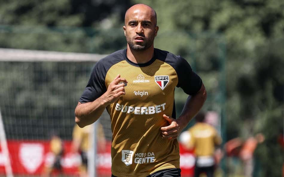 Lucas Moura treinou com o elenco do São Paulo neste sábado (26).