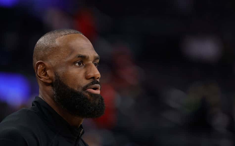 LeBron James revela motivo de ida ao 76ers: 'Ajudar Embiid'