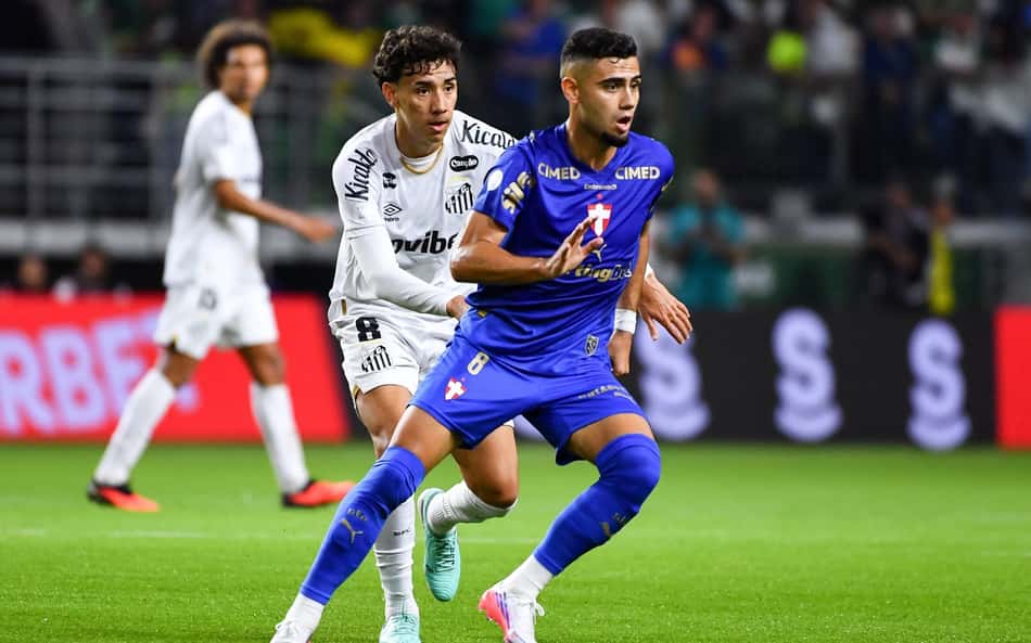 Andreas Pereira, do Palmeiras, correndo contra o Santos