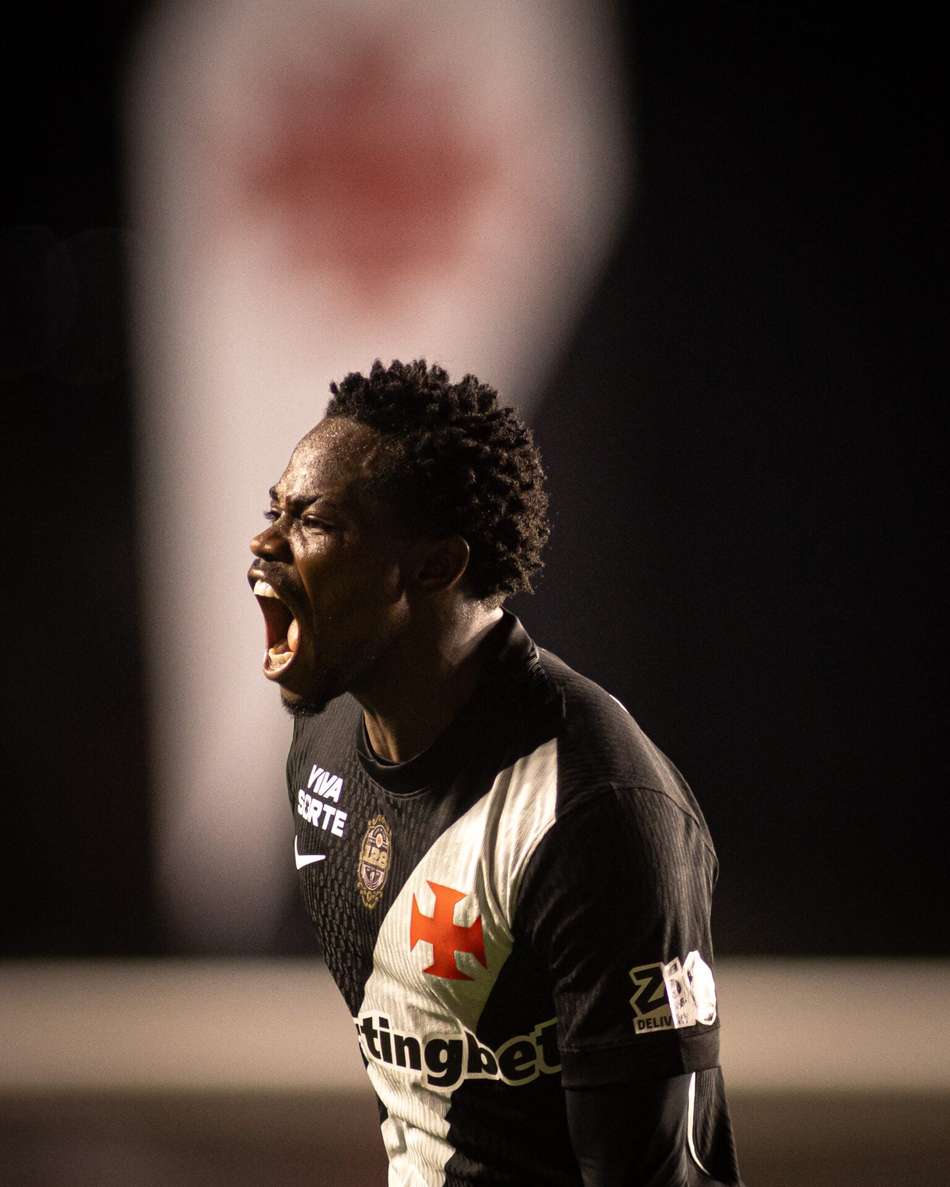 Andrés Gomez comemorando a vitória do Vasco sobre o Vitória 