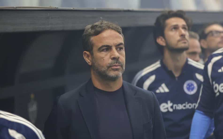 Artur Jorge no banco do Cruzeiro