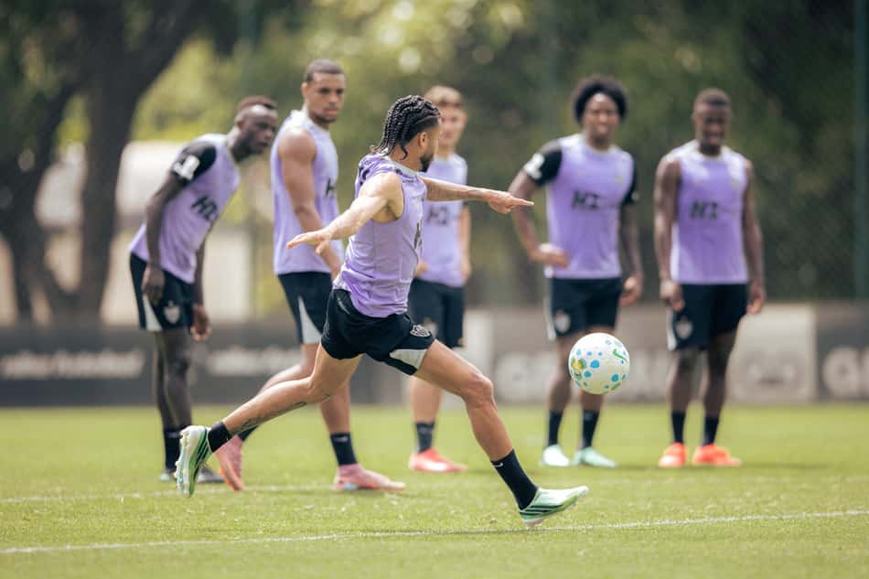 Alexsander em treino no Galo (Foto: Pedro Souza / Atlético)