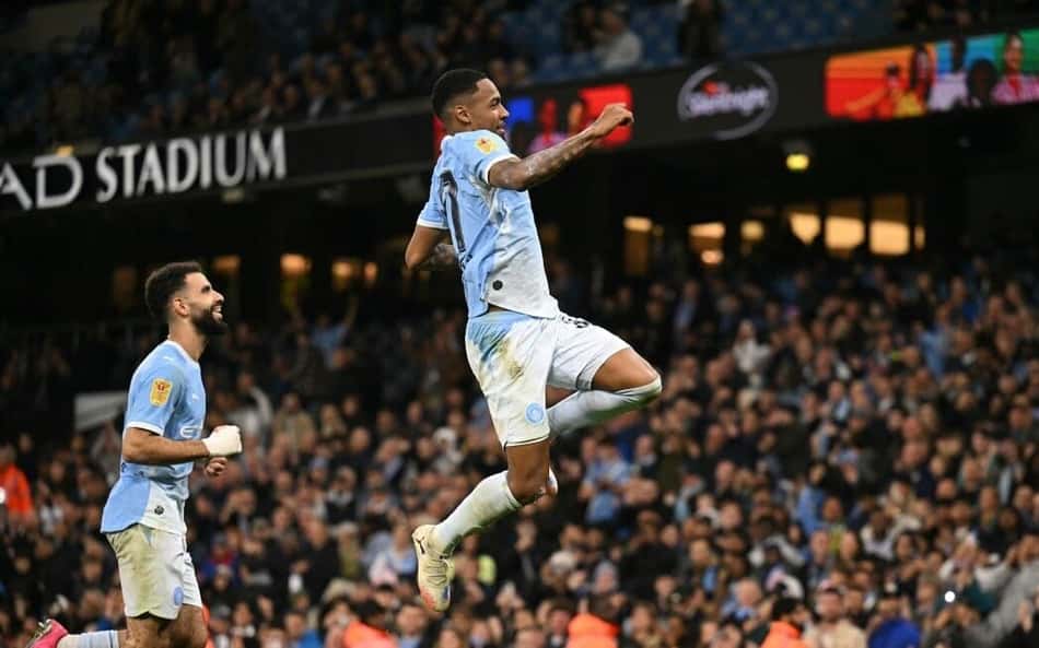 Allan foi titular na goleada aplicada pelos Citizens (Foto: Oli SCARFF / AFP)