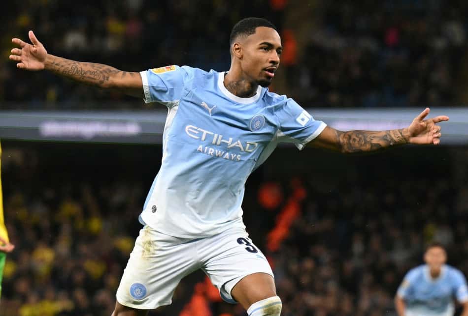 Comandante do Manchester City exalta boa estreia de Allan, ex-Palmeiras (Foto: Oli SCARFF / AFP)