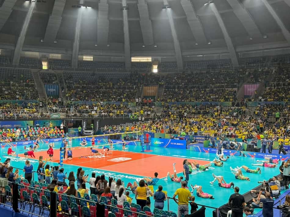 Alongamento no Maracanãzinho pré-jogo Brasil x Chile no Sul-Americano de vôlei (Foto: Andressa Simões/Lance!)