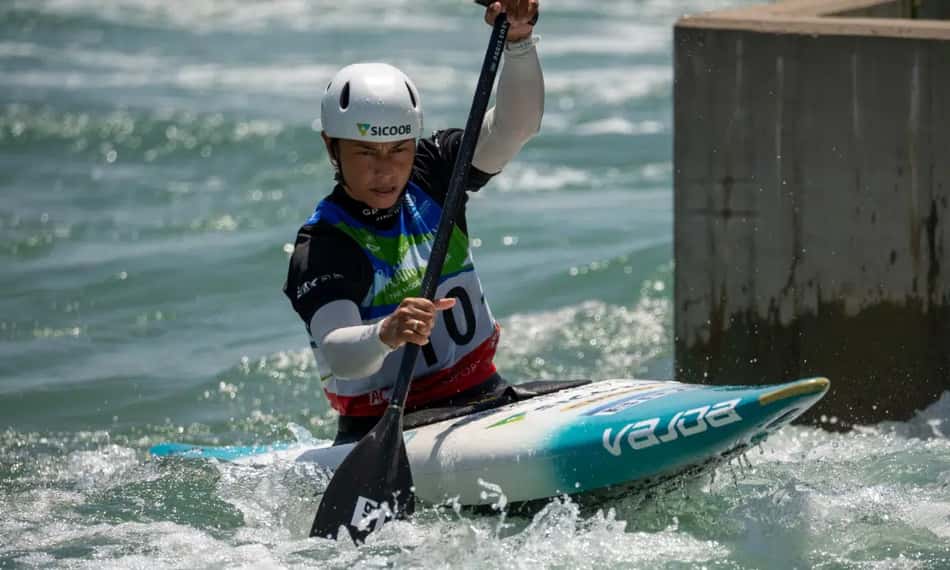 Ana Sátila em ação na Canoagem